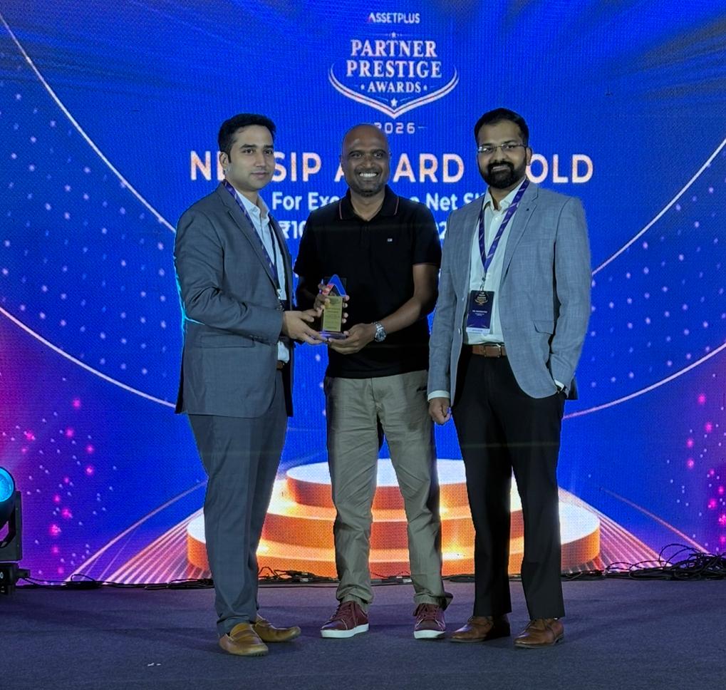 Sathish receiving the AssetPlus award on stage